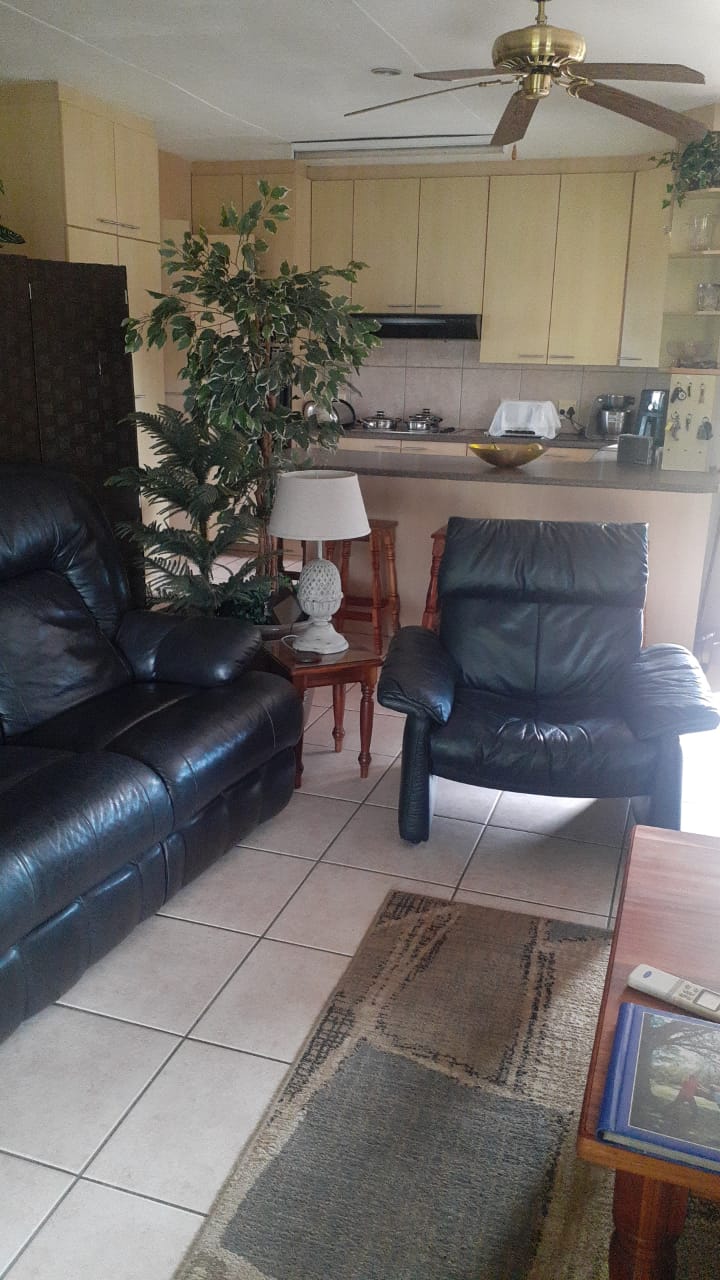 To Let 2 Bedroom Property for Rent in Wavecrest Eastern Cape